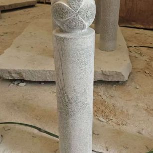 宣城 芝麻白花岗岩石材挡车石柱、停车柱、圆柱挡车柱、方柱挡车柱等