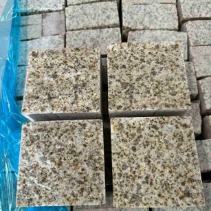 宣城 黄金麻花岗岩自然面小方块，弹石，马蹄石等