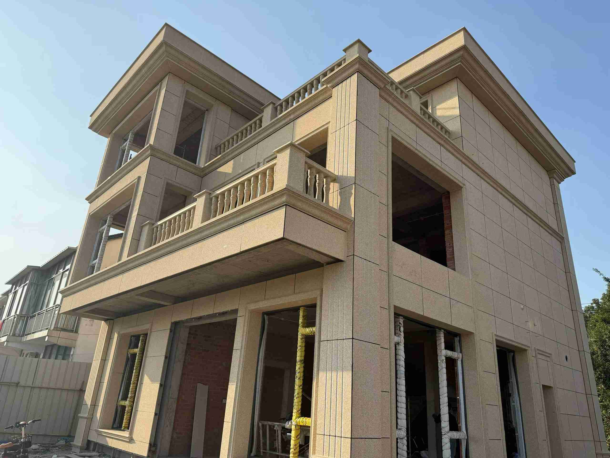 宣城 黄金麻花岗岩石材荔枝面外墙干挂效果展示