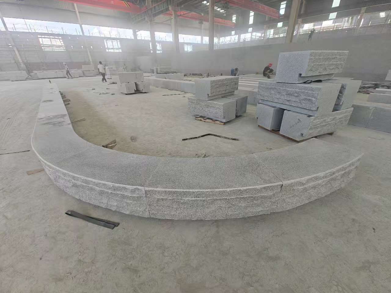 宣城 芝麻白异形坐凳，自然面光面弧形加工