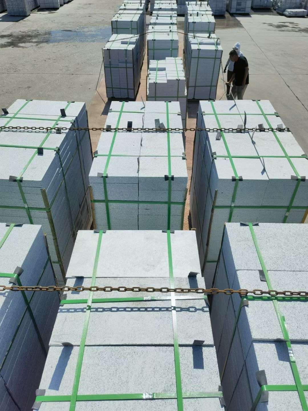 宣城 芝麻白花岗岩5公分地铺石 花岗岩厂家工厂装车日常