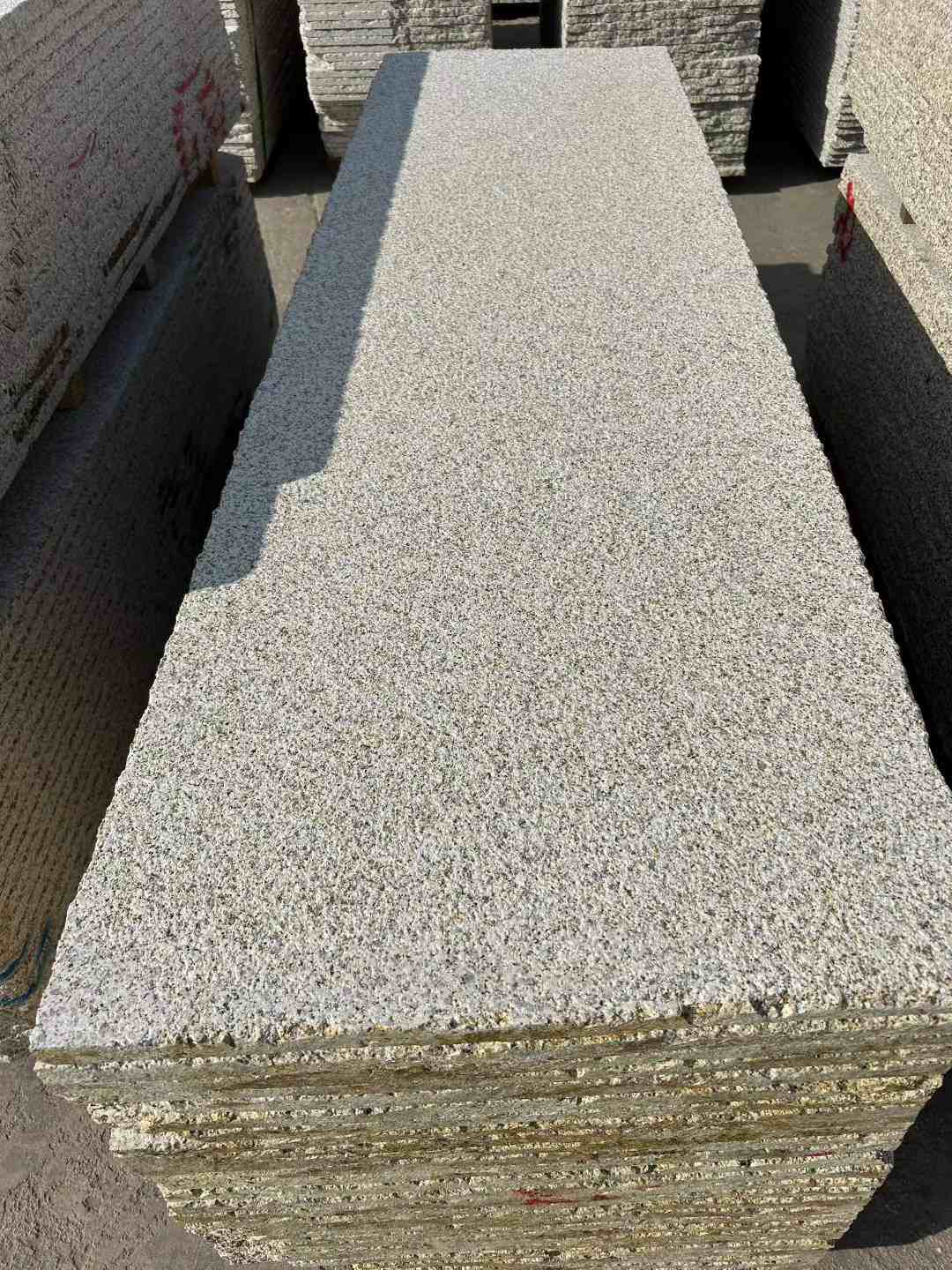 宣城 黄金麻花岗岩荔枝面毛板，半成品