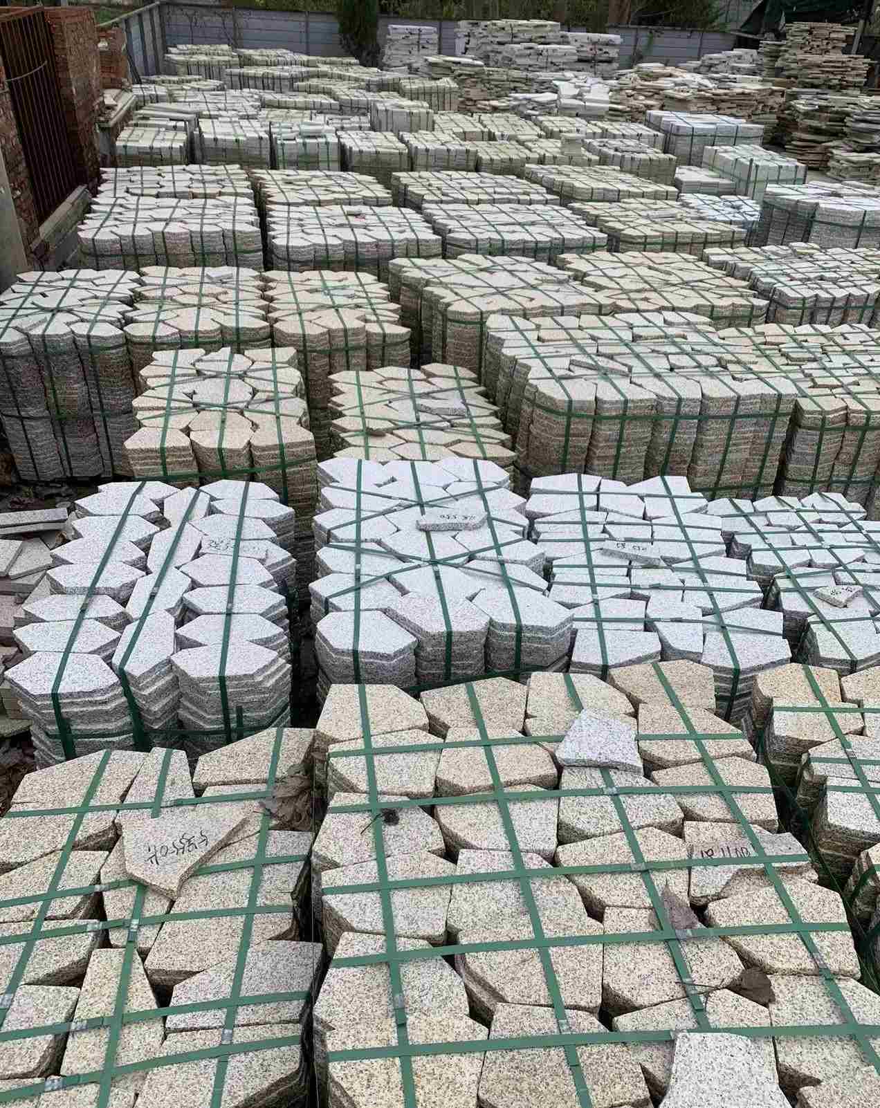 宣城 黄金麻白麻花岗岩荔枝面地铺石(冰裂纹)