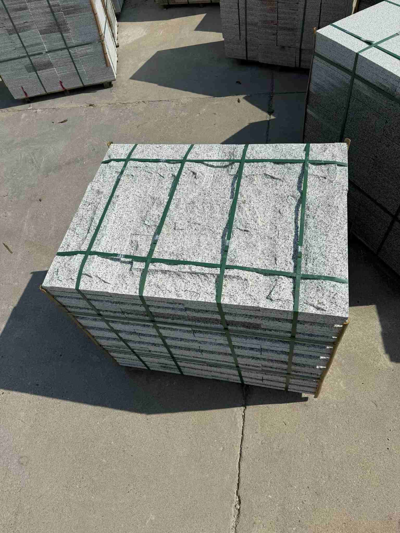 宣城 白麻花岗岩石材自然面蘑菇石成品