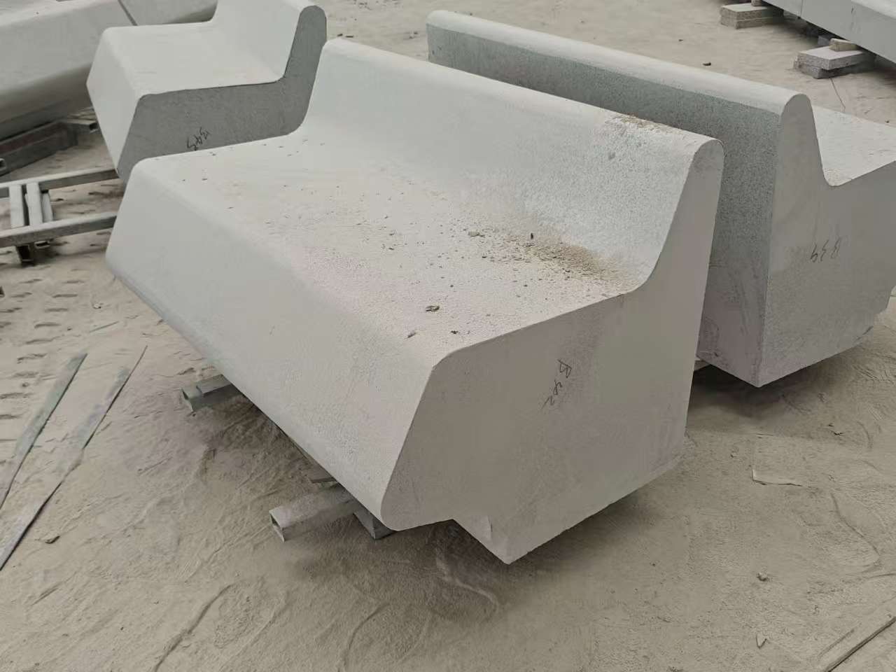 宣城 芝麻白花岗岩异形坐凳，石凳