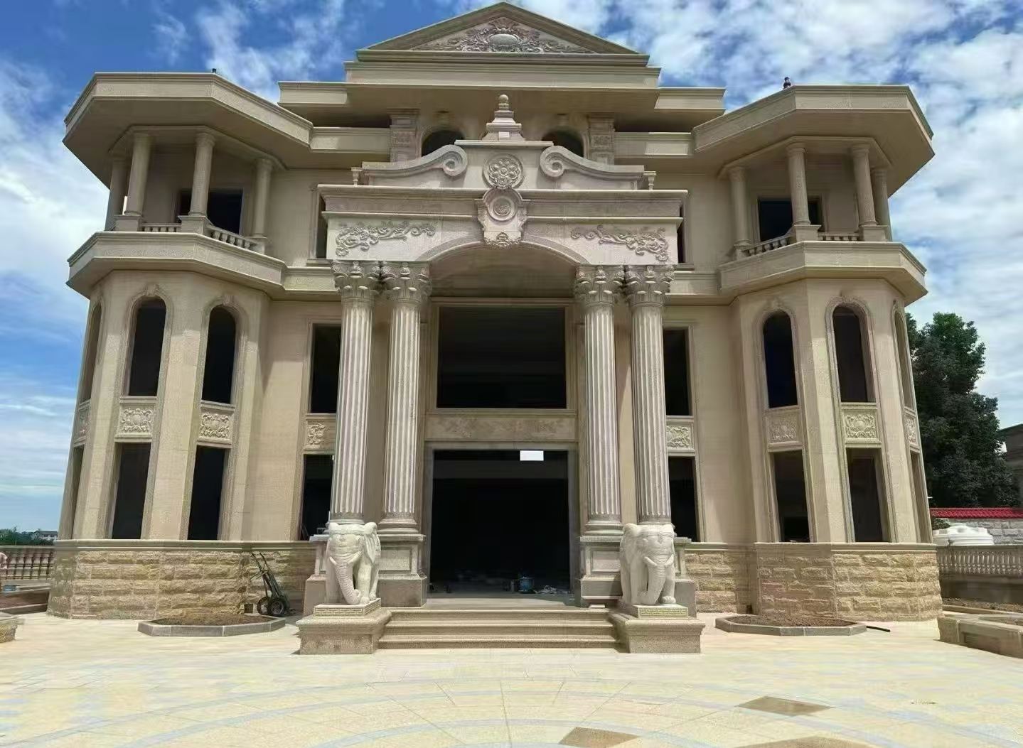 宣城 黄金麻别墅外墙干挂，大柱，大象，蘑菇石，雕花板