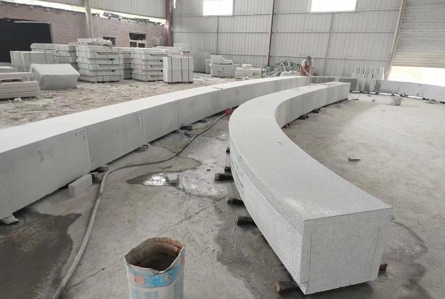 宣城芝麻白花岗岩石板材 园林光面弧形坐凳